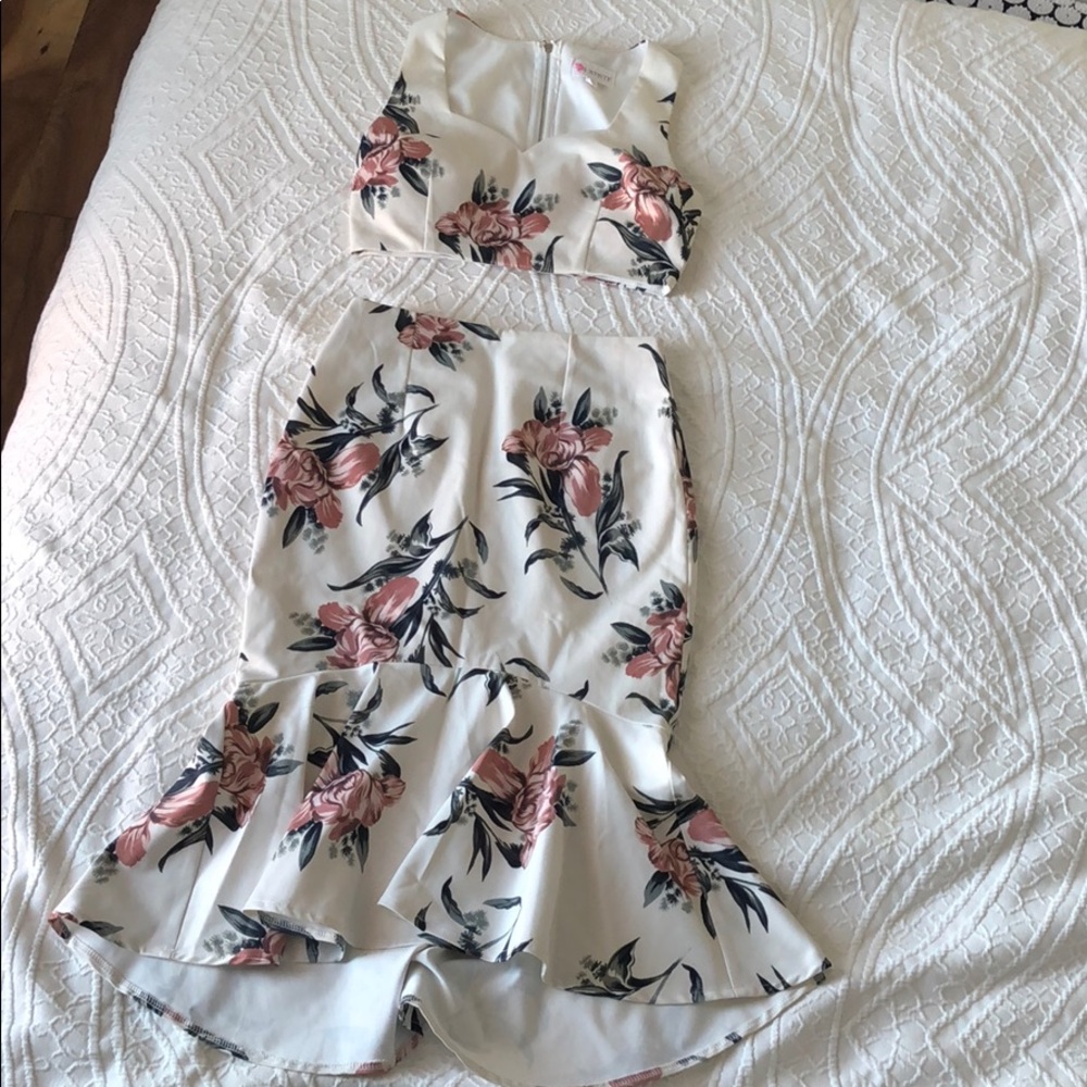 Sexy 2 piece outfit!